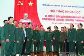 Thượng tướng, Tiến sỹ Lê Huy Vịnh, Thứ trưởng Bộ Quốc phòng, và các đại biểu dự hội thảo. (Ảnh: Trọng Đức/TTXVN)