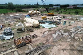 Nhà thầu huy động máy móc, sẵn sàng thi công dự án thành phần 2, cao tốc Biên Hòa-Vũng Tàu. (Ảnh: Công Phong/TTXVN)