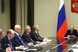 Tổng thống Nga Vladimir Putin và các thành viên Hội đồng An ninh Nga trong cuộc họp ngày 9/8. (Ảnh: Kremlin)