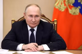 Tổng thống Nga Vladimir Putin tại cuộc họp trực tuyến ở Moskva. (Ảnh: AFP/TTXVN)
