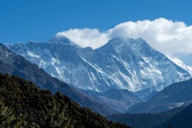 Núi Everest cách thủ đô Kathmandu, Nepal, khoảng 140 km về phía đông bắc. (Ảnh: AFP/TTXVN)