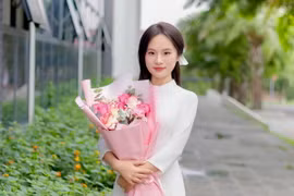 Nguyễn Phương Linh, thủ khoa khối D01 toàn quốc trong kỳ thi tốt nghiệp THPT năm 2024. (Ảnh: TTXVN phát)