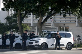 Lực lượng an ninh gác tại Noumea, vùng lãnh thổ New Caledonia, Pháp, ngày 23/5. (Ảnh: AFP/TTXVN)