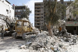 Hiện trường đổ nát sau vụ tấn công tòa nhà lãnh sự quán Iran ở Damascus, Syria ngày 2/4. (Ảnh: THX/TTXVN)