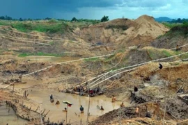 Một mỏ khai thác vàng tại Indonesia. (Ảnh: wenewsenglish)