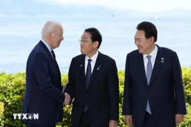 Tổng thống Mỹ Joe Biden, Tổng thống Hàn Quốc Yoon Suk Yeol và Thủ tướng Nhật Bản Fumio Kishida tại cuộc gặp bên lề Hội nghị thượng đỉnh G7 năm 2023. (Ảnh: AFP/TTXVN)