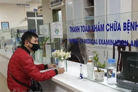 Người dân làm thủ tục khám chữa bệnh. (Ảnh: T.G/Vietnam+)