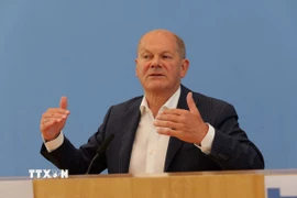 Thủ tướng Đức Olaf Scholz phát biểu tại cuộc họp báo ở Berlin. (Ảnh: THX/TTXVN)