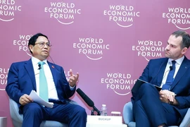 Thủ tướng Phạm Minh Chính toạ đàm với cộng đồng doanh nghiệp khởi nghiệp, đổi mới sáng tạo của WEF. (Ảnh: Dương Giang/TTXVN)