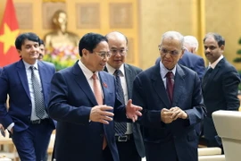 Thủ tướng Phạm Minh Chính tiếp ông Narayana Murthy, đồng sáng lập hãng phần mềm Infosys của Ấn Độ (Hà Nội, 20/5/2024). (Ảnh: Dương Giang/TTXVN)