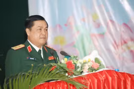 Trung tướng Đỗ Văn Bảnh, Chính ủy Học viện Quốc phòng Việt Nam, phát biểu tại buổi lễ. (Ảnh: Xuân Tú/TTXVN)
