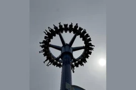 30 người sau khi họ bị mắc kẹt, trong tình trạng lộn ngược đầu trên cao. (Nguồn: oregon live)