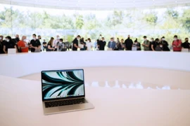 Máy tính Macbook Air của Apple được trưng bày tại trụ sở ở Cupertino, California, Mỹ. (Ảnh: AFP/TTXVN)