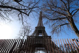 Tháp Eiffel phải đóng cửa do đình công. (Ảnh: AFP/TTXVN)