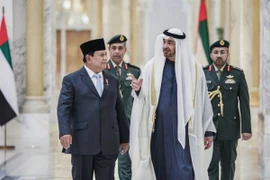 Tổng thống Indonesia Prabowo Subianto và người đồng cấp UAE Sheikh Mohamed bin Zayed Al Nahyan. (Ảnh: arabnews)