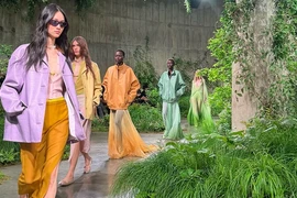 Bộ sưu tập Gucci Cruise 2025: Bức thư tình của nhà mốt Italy gửi đến London