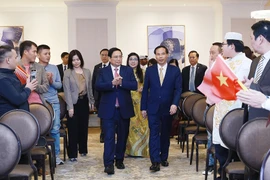 Thủ tướng Phạm Minh Chính và Phu nhân đến cuộc gặp cán bộ, nhân viên Đại sứ quán và đại diện cộng đồng người Việt Nam tại Qatar. (Ảnh: Dương Giang/TTXVN)