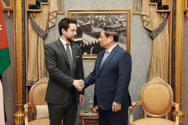Thủ tướng Phạm Minh Chính gặp Hoàng Thái tử Jordan - Al Hussein Bin Abdullah II. (Ảnh: Dương Giang/TTXVN)