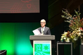 Đặc phái viên về Đông Nam Á của Chính phủ Australia Nicholas Moore phát biểu tại Diễn đàn về khí hậu và chuyển đổi năng lượng sạch. (Ảnh: Lê Đạt/TTXVN)