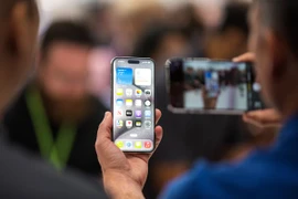 Điện thoại iPhone 15 Pro của Apple. (Ảnh: AFP/TTXVN)