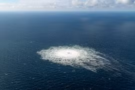 Vị trí rò rỉ trên đường ống dẫn khí đốt Dòng chảy phương Bắc dưới biển Baltic ngày 27/9/2022. (Ảnh: AFP/TTXVN)