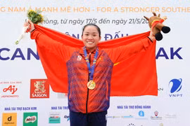 VĐV Nguyễn Thị Hương của Việt Nam giành HCV ở nội dung thuyền đơn nữ Canoeing (WC1 500). Ảnh: Minh Đức – TTXVN
