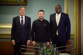 Ngoại trưởng Mỹ Antony Blinken, Tổng thống Ukraine Volodymyr Zelensky và Ngoại trưởng Anh David Lammy tại cuộc gặp ở Kiev ngày 11/9/2024. (Ảnh: AA/TTXVN)