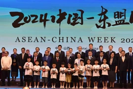 Các đại biểu khởi động Tuần lễ ASEAN-Trung Quốc năm 2024. (Ảnh: Thành Dương/TTXVN)