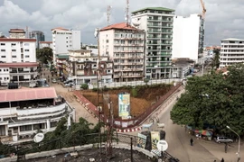 Quang cảnh thủ đô Conakry của Guinea. (Ảnh: AFP/TTXVN)