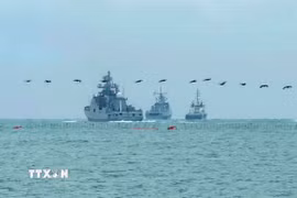 Tàu chiến Nga tham gia tập trận hải quân trên Biển Đen, ngoài khơi cảng Sevastopol thuộc Crimea, ngày 12/2/2022. (Ảnh: AFP/TTXVN)