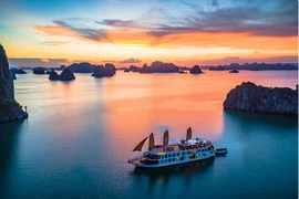 Di sản thiên nhiên thế giới của Việt Nam đẹp rực rỡ trong ráng chiều. (Ảnh: CTV/Vietnam+)