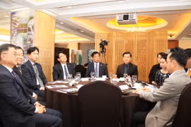 Các đại biểu dự tọa đàm. (Ảnh: Khánh Vân/TTXVN)