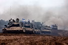 Binh sĩ Israel trở về phần lãnh thổ của Nhà nước Do Thái, giáp giới Dải Gaza ngày 28/1/2024. (Ảnh: AFP/TTXVN)