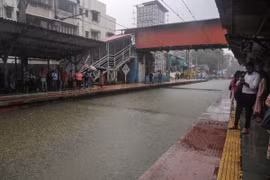 Mưa lớn gây ngập lụt tại Mumbai, Ấn Độ ngày 8/7. (Ảnh: ANI/TTXVN)\