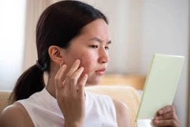 Nóng trong người có thể gây ra tình trạng mụn nhọt hoặc mề đay gây ngứa ngáy khó chịu. (Ảnh: Getty images)