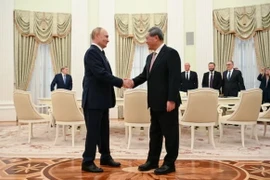 Tổng thống Nga Vladimir Putin và Thủ tướng Trung Quốc Lý Cường (Ảnh: Reuters)