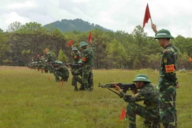 Học viên Học viện Lục quân tham gia đợt kiểm tra bắn súng. (Ảnh minh họa: Nguyễn Dũng/TTXVN)