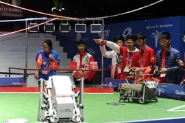 Robot Việt Nam thể hiện tính năng cơ động. (Ảnh: Việt Hùng/Vietnam+)