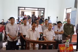Các bị cáo tại phiên tòa ngày 9/8/2017. (Ảnh: Nguyễn Văn Cảnh/TTXVN)