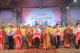 Lễ cắt băng khánh thành Chính điện Thiền viện Trúc Lâm Phượng Hoàng. (Ảnh: Tùng Lâm/TTXVN)