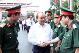 Thủ tướng Nguyễn Xuân Phúc đến thăm, làm việc với Binh đoàn 16 (Bộ Quốc phòng). (Ảnh: Thống Nhất/TTXVN)