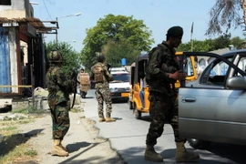 Binh sỹ Afghanistan trong chiến dịch truy quét phiến quân tại thành phố Jalalabad ngày 1/8. (Ảnh: AFP/TTXVN)