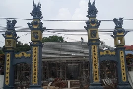 Đình Lương Xá bị phá bỏ hoàn toàn, đang xây mới lại bằng bêtông. (Ảnh: Đinh Thuận/TTXVN)