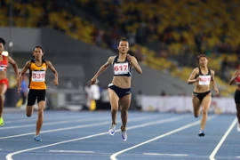 Lê Tú Chinh (số 617) bứt phá về đích đoạt Huy chương Vàng tại Sea Games 29. (Ảnh: Quốc Khánh/TTXVN)