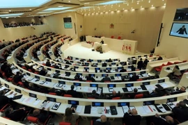 Toàn cảnh một phiên họp Quốc hội Gruzia ở Kutaisi. (Ảnh: AFP/TTXVN)