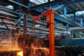 Dây chuyền sản xuất thép tại một nhà máy ở Hà Bắc, Trung Quốc. (Ảnh: THX/TTXVN)