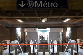 Nhà ga tàu điện ngầm Montparnasse tại thủ đô Paris bị đóng cửa do mất điện. (Ảnh: AFP/TTXVN)
