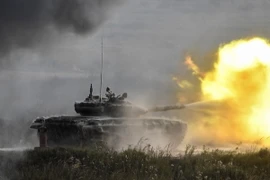 Xe tăng T-90 của Nga trong cuộc diễn tập tại Kubinka, ngoại ô Moskva ngày 22/8/2017. (Nguồn: AFP/TTXVN)