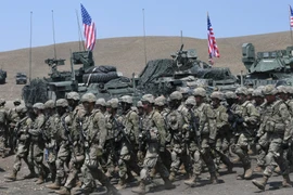 Binh sỹ NATO tham gia cuộc tập trận Noble Partner 2017 tại căn cứ quân sự Vaziani, ngoại ô Tbilisi, Gruzia ngày 12/8/2017. (Ảnh: AFP/ TTXVN)