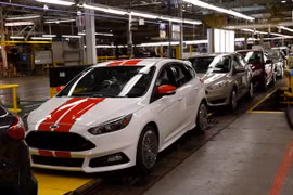 Dây chuyền sản xuất ô tô Ford tại một nhà máy ở Wayne, bang Michigan (Mỹ) ngày 7/1/2015. (Nguồn: EPA/TTXVN)